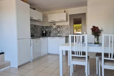 Image de Appartement climatisé avec balcon vue sur mer. Animaux de compagnie acceptés