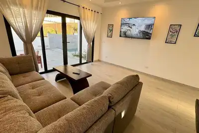 Image de New Villa w/ Private Pool & Ac, 5 mins walk to the beach!