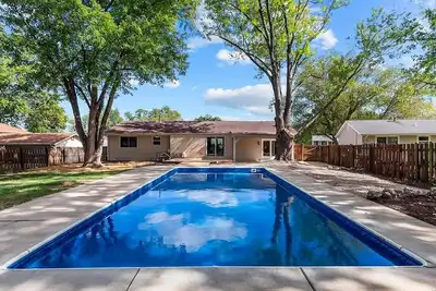 Image de T's Luxury Pool, Home Theater & Arcade House Prime Location - St. Louis Airport