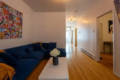 Image de Convenient 4br in Mont-Royal’s Downtown