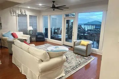 Image de Spacious 4-bedroom and three bath house on beautiful False River.