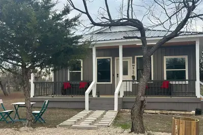 Image de Charming 3-Bedroom New Container Home in Rice, Tx – Cozy & Modern Escape!