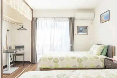 Image de Pet friendly, spacious bedroom + private balcony