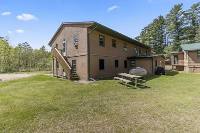 Image de Lakeside Lodge, Sleeps 39! Sandy Beach, Volleyball Court, Game Room!