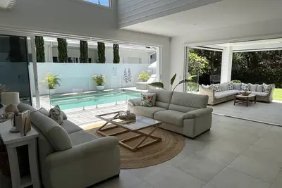 Image de Beachfront Luxury House in Salt Village