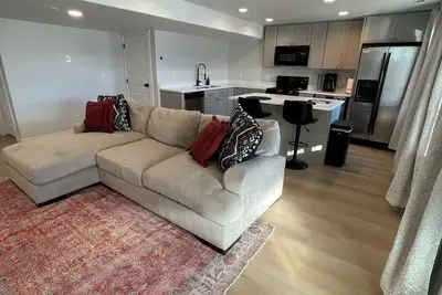 Image de Charming 2-bedroom basement apartment with Ac, WiFi in awesome Saratoga Springs