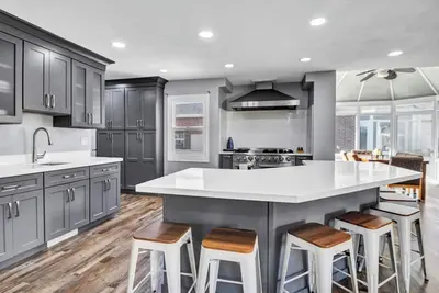 Image de Spacious Country Style Home with Gourmet Kitchen, perfect for large groups!