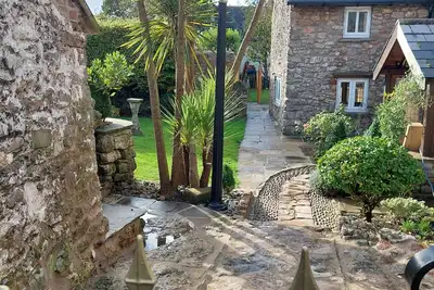 Image de Beudy Ger Y Mor, Porthcawl\nA two bedroom annexe attached to a charming farmhouse