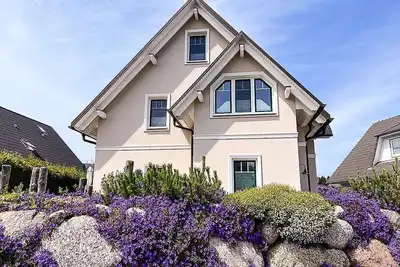 Image de Yvette 1 - left half of the house