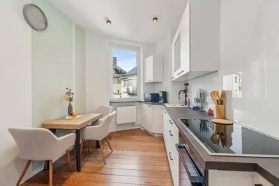 Image de Home. On Wiesbaden modernizes old apartment