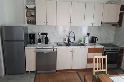 Image de AkisPlace. \n3 bedroom apt fully rennovated, cozy and comfortable place to stay.