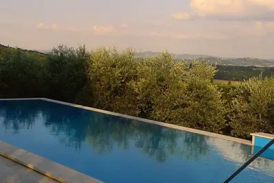 Image de Farmhouse in the Tuscan countryside, swimming pool. Hot springs, art cities, Etruscan archaeology