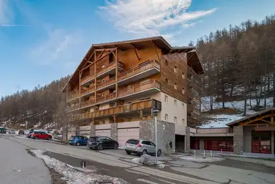 Image de Studio en France avec Vue et Piscine