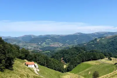 Image de Maison basque rénovée au milieu des prés