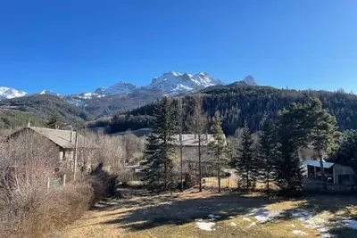 Charmant Studio avec Balcon et Parking à Barcelonnette