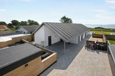 Image de Lovely holiday home with sea view and activity room.