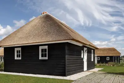 Image de Villa avec lave vaiselle, entourée par la nature