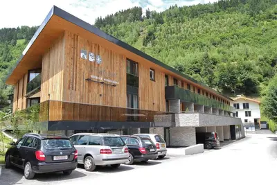 Appartement moderne avec balcon et accès au sauna