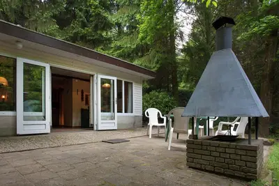 Image de Chalet א Lanklaar avec jardin