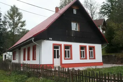 Image de Maison de vacances spacieuse Ă RudnĂk avec jardin
