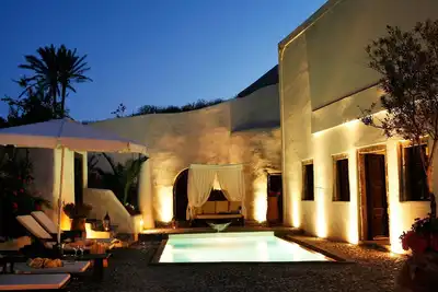 Image de Spacieuse villa à Megalochori avec piscine