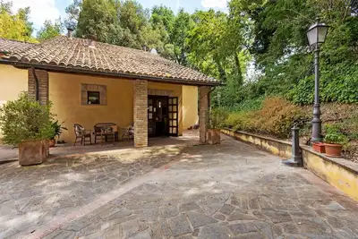Image de Maison en Ombrie avec piscine et vue sur le jardin