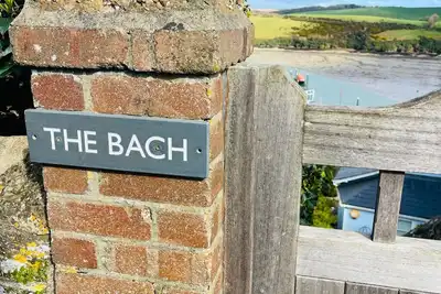 Image de 3 bedroom house with Panoramic Estuary Views just 5 minute walk from the beach