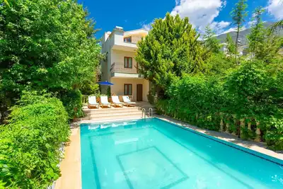 Image de 5 Bedroom Villa with Sea View in Kalkan Center - Helisonia