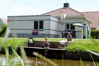 Image de Villa aux Pays-Bas avec Ponton Privé