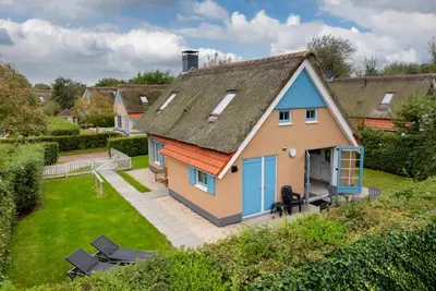 Image de Bungalow près de Texel avec Jardin