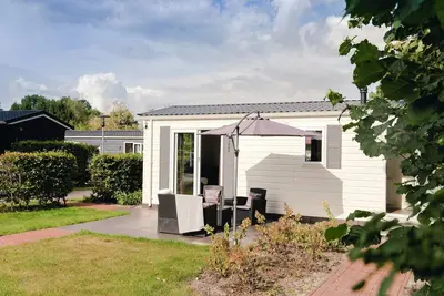 Image de Comfortabel chalet aan de rand van het bos