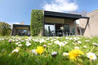 Image de Bungalow confortable avec sauna à Valkenburg