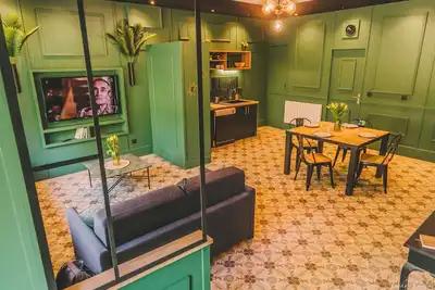 Image de Logement indépendant aux tendances déco en rez de chaussée.