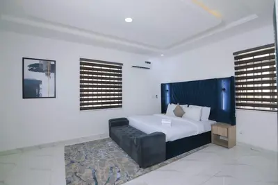 Image de Luxurious and cozy 2-bedroom apartment, fully furnished.