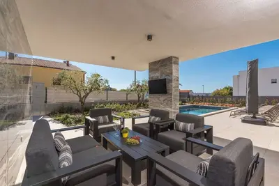 Image de Villa à Novigrad avec piscine et vue mer