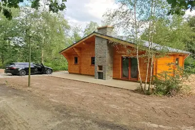 Image de Maison de vacances moderne près de la forêt