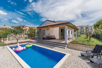 Image de Villa à Novigrad avec Piscine et Plage