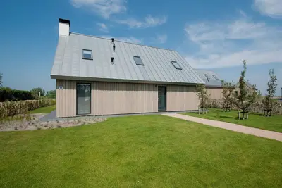 Image de Pavillon design moderne avec micro-ondes combiné
