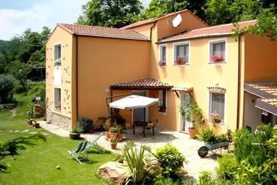Appartement pittoresque à Vezzi Portio avec jardin privé