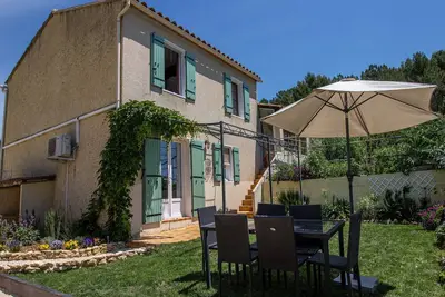 Image de Maison de vacances avec piscine partagée dans