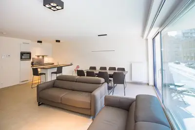 Image de Riva spacieux et moderne avec un emplacement idéal
