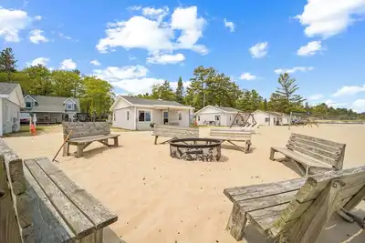 Image de Spacious Lakefront Cottage w/ Ac