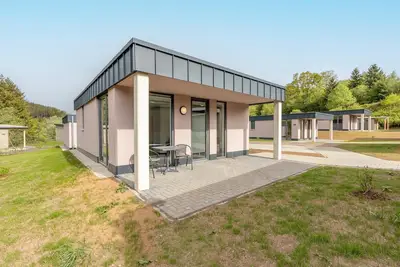 Image de Bungalows à Hallschlag au bord du lac de Kronenburg avec terrasse