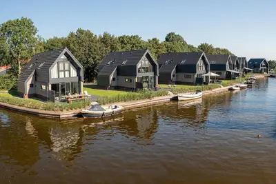 Image de Jolie maison de vacances à Balk avec jetée