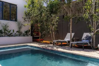 Image de Boutique Coastal Retreat