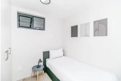 Image de Enchanting apartment, centrally located in Fourways.