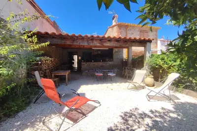 Image de Maison calme de village, clim et jardin ombragé - 10 km plage - Voie vélos