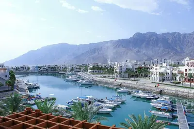 Image de Spacious Waterfront Elegance