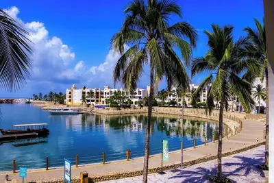 Image de Coastal Living with Marina Views