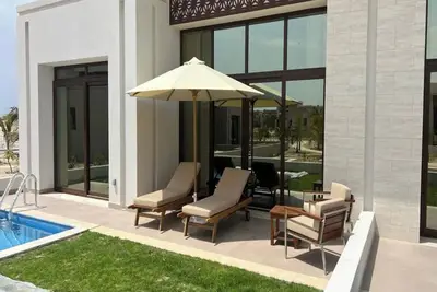 Image de One-Bedroom Oasis with Pool View